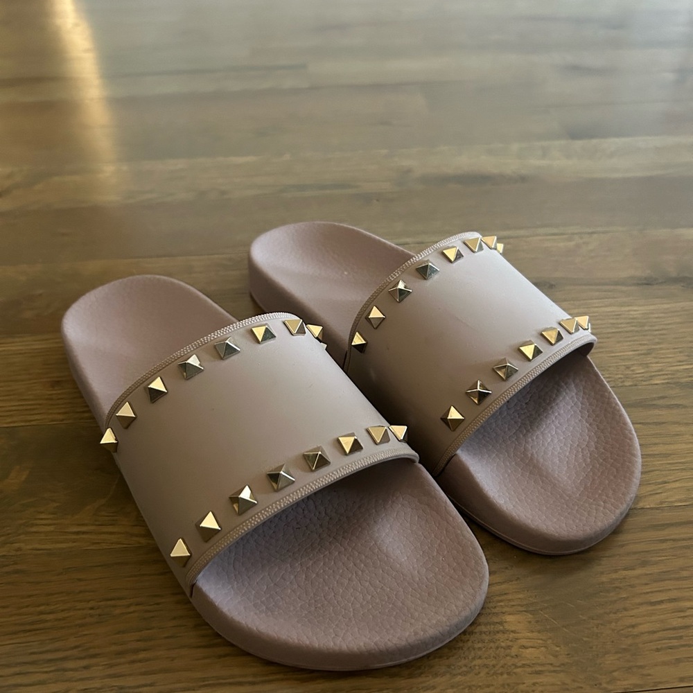 Mauve Valentino Rock Stud Slides
